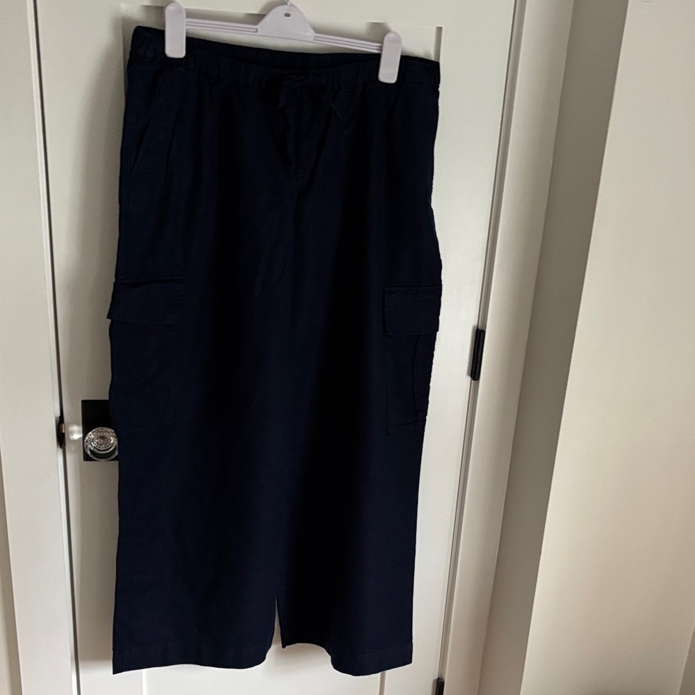 GAP Wide Leg Cargo Pants in Navy